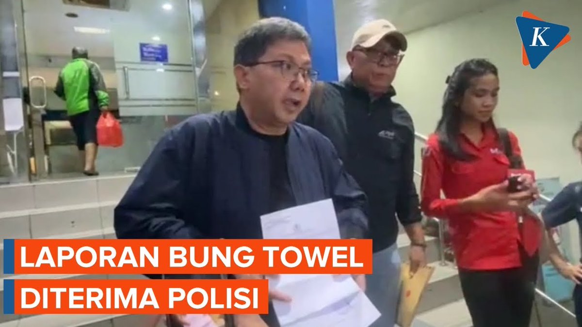 Pengamat sepak bola Tommy Welly (Bung Towel) membuat laporan polisi ke Polda Metro Jaya. Bung Towel melaporkan dugaan pencemaran nama baik dan dugaan penyerangan terhadap anaknya. | #BungTowel #TommyWelly #VJLab