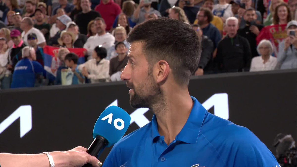 - Cásate conmigo, Nole. + Perdón amigo, tengo esposa. Si quieres podemos tomar una copa. Veo que ya tomaste algunas... Novak Djokovic es el mejor 😂