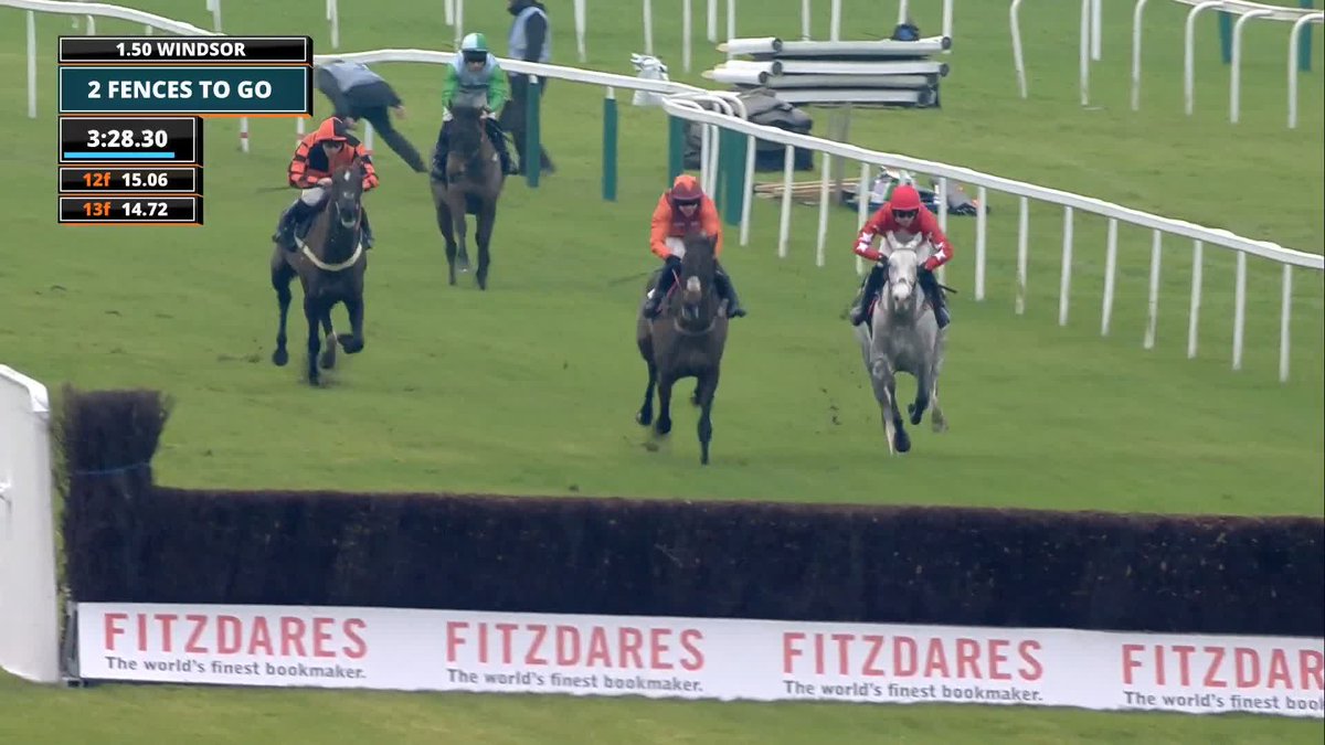 A big win here for Bryan Carver and Harry Fry! Gidleigh Park wins the Fitzdares Lightning Novices' Chase 🙏 #ITVRacing | Windsor Racecourse | Bryan Carver | Harry Fry Racing