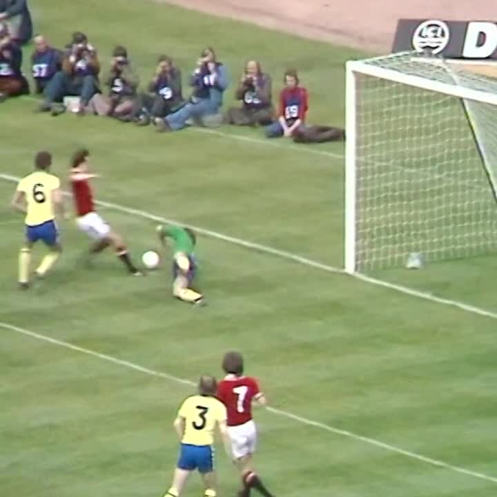 Wishing one of our 1976 FA Cup heroes, Ian Turner, a very happy birthday ❤️