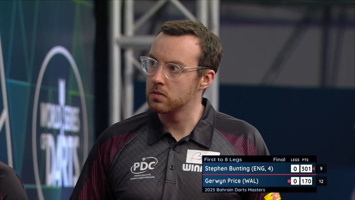 "STOP WHISTLING" Huw Ware with a death stare after giving the Bahrain Darts Masters crowd a telling off during Stephen Bunting's win over Gerwyn Price 🤣