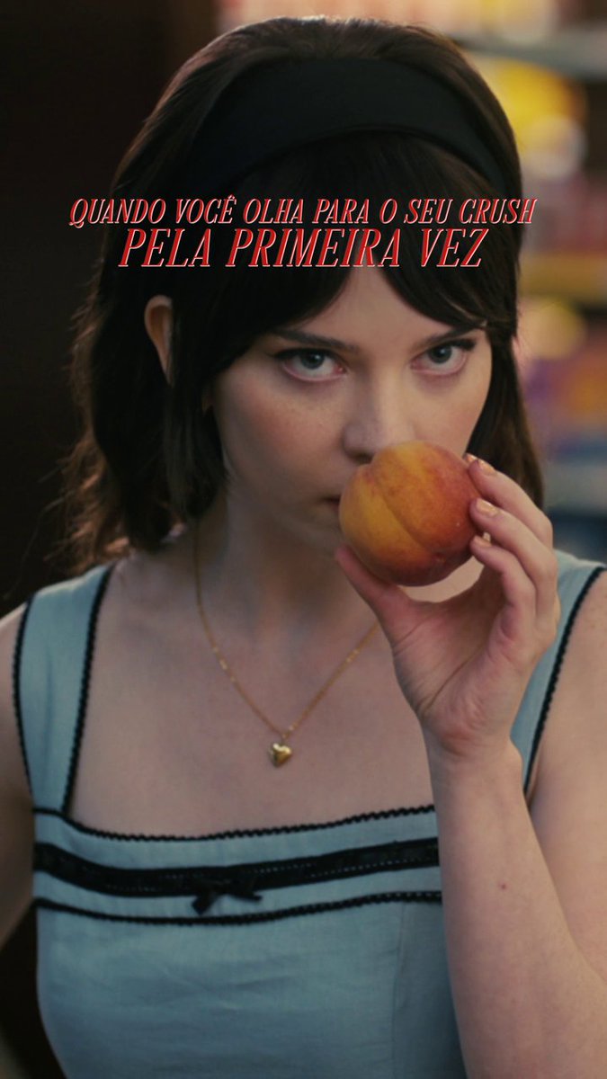 A Warner Bros. Brasil adiou o lançamento de "Acompanhante Perfeita" nos cinemas nacionais. Agora, o filme irá estrear no dia 06 de Fevereiro. Anteriormente, seria dia 30 de Janeiro.