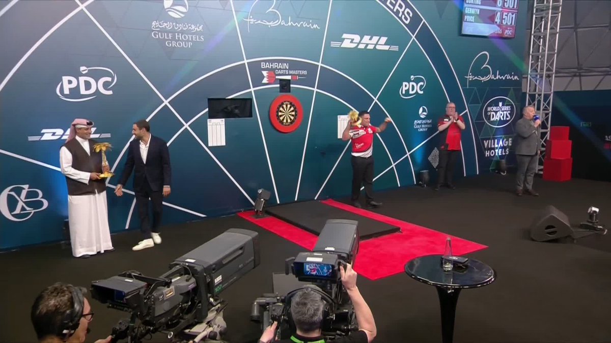 Your 2025 Bahrain Darts Masters champion... Stephen Bunting! 🏆