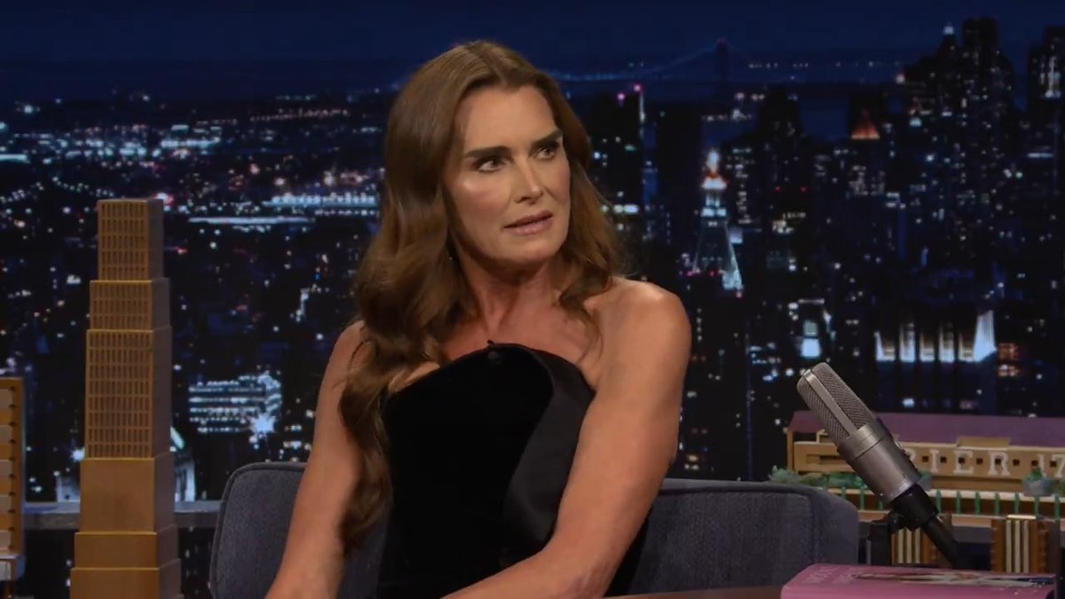 .Brooke Shields thought she didn’t make it when she woke from a seizure and Bradley Cooper was there 🤣 #FallonTonight