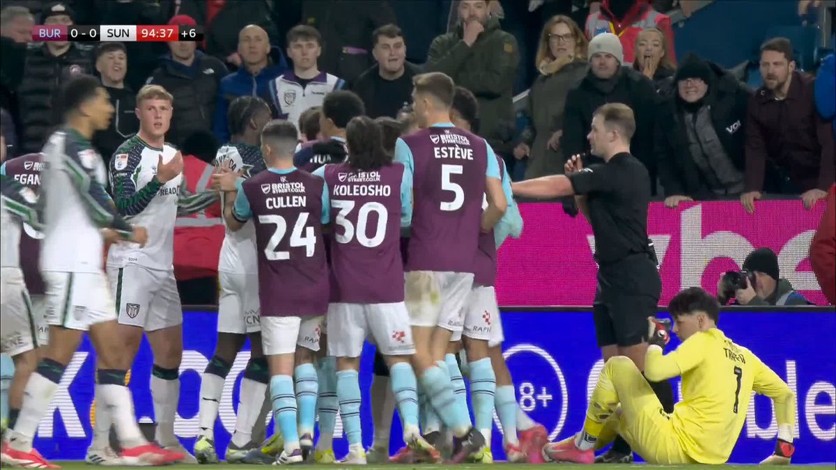 Dennis Cirkin is brought down in the box by Oliver Sonne and Sunderland are awarded a penalty with just seconds left to play! It's all kicking off at Turf Moor...