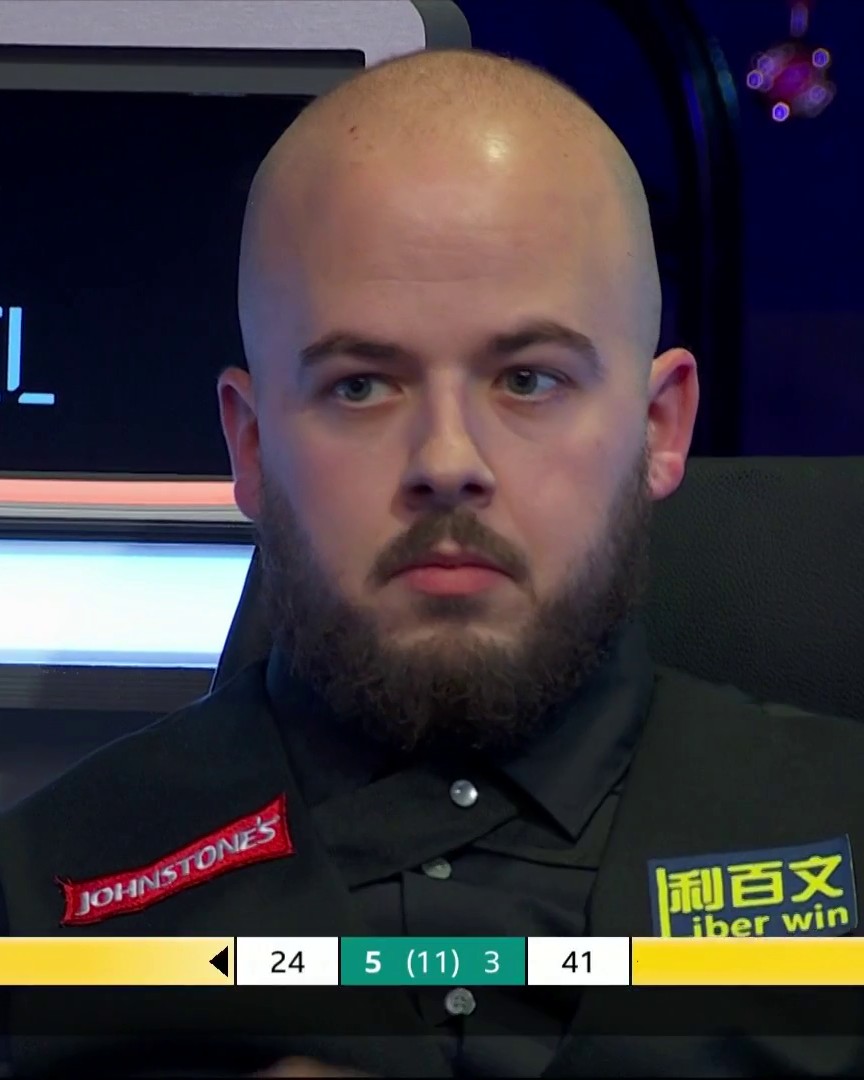 "That looks to be... one of the worst shots I've ever seen." Luca Brecel's shot raised a lot of questions here 🥴