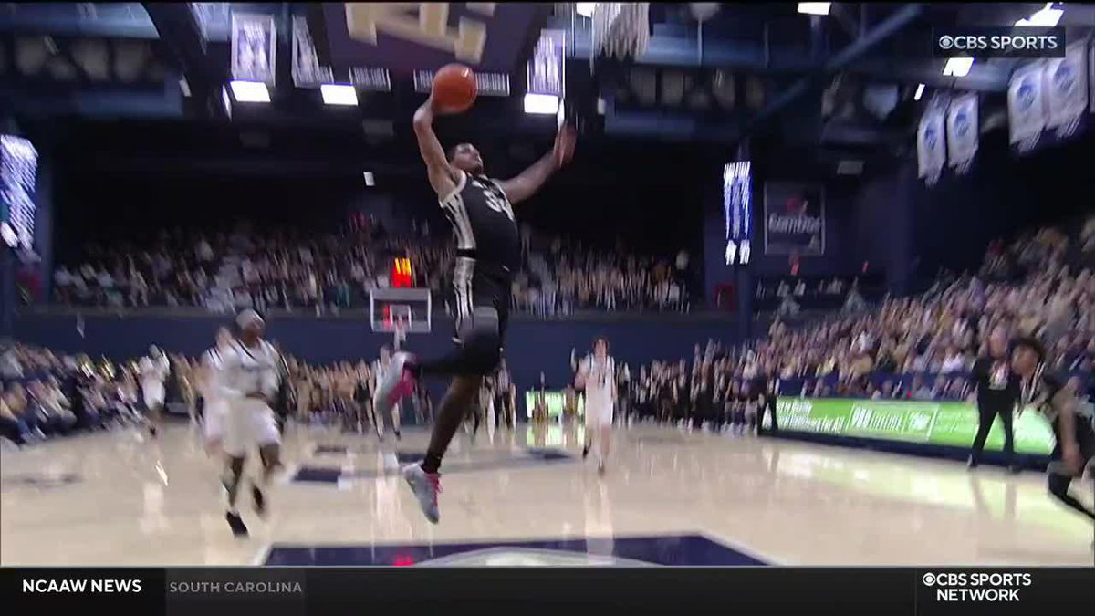 The dunk was nice...the assist though...OH MY 👀 Akron Zips MBB