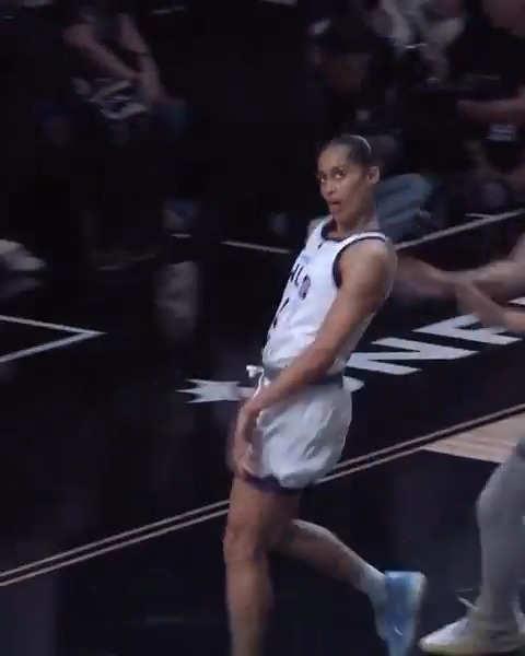 SKYLAR DIGGINS-SMITH CALLS GAME FOR THE LUNAR OWLS 😱🔥 WOW.