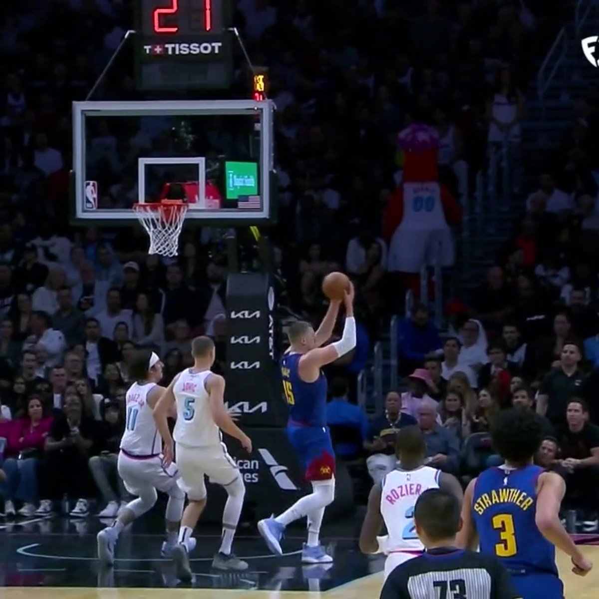 JOKIC NO-LOOK DIME BEHIND HIS HEAD 😱
