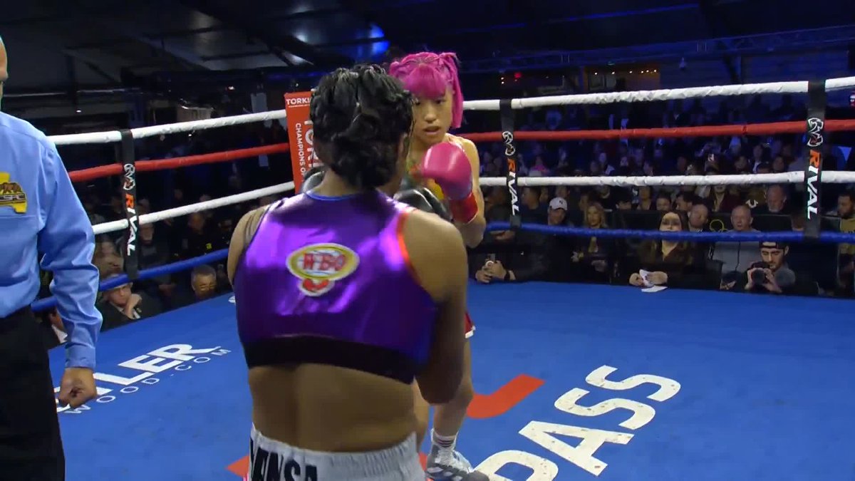 Great first round for the champ #HFNBoxing