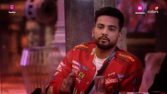 Media ke saamne honge gharwalon ke dost aur rishtedaar. Kya iss debate mein gharwalon ke supporters aur media mein hoga shabdon ka vaar?🔥 Dekhiye #BiggBoss18 Colors TV aur #JioCinema par. #BB18 #BiggBoss18onJioCinema #BiggBoss Salman Khan Elvish Yadav Rajat Dalal