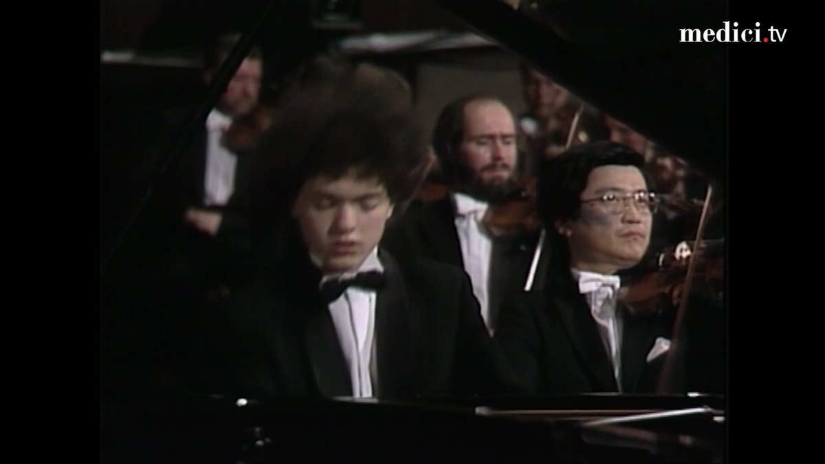 🎶🎼 Enjoy young Evgeny Kissin with the legendary conductor Karajan perform Tchaikovsky’s First Piano Concerto as part of a the 1988 New Year’s Eve concert in Berlin! 🎶🎼