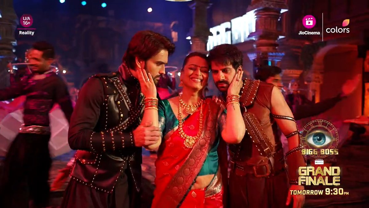 Bigg Boss 18 Grand FINALE: Shilpa with her Karan-Arjun (Karanveer &amp; Vivian)