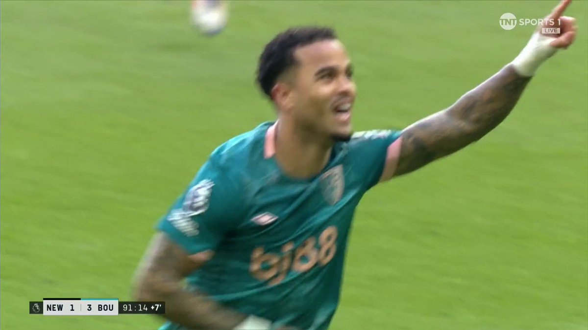 What a way to bag the hat-trick 🤩 Justin Kluivert tops off an exceptional performance in style 💫 📺 TNT Sports &amp; discovery+ UK