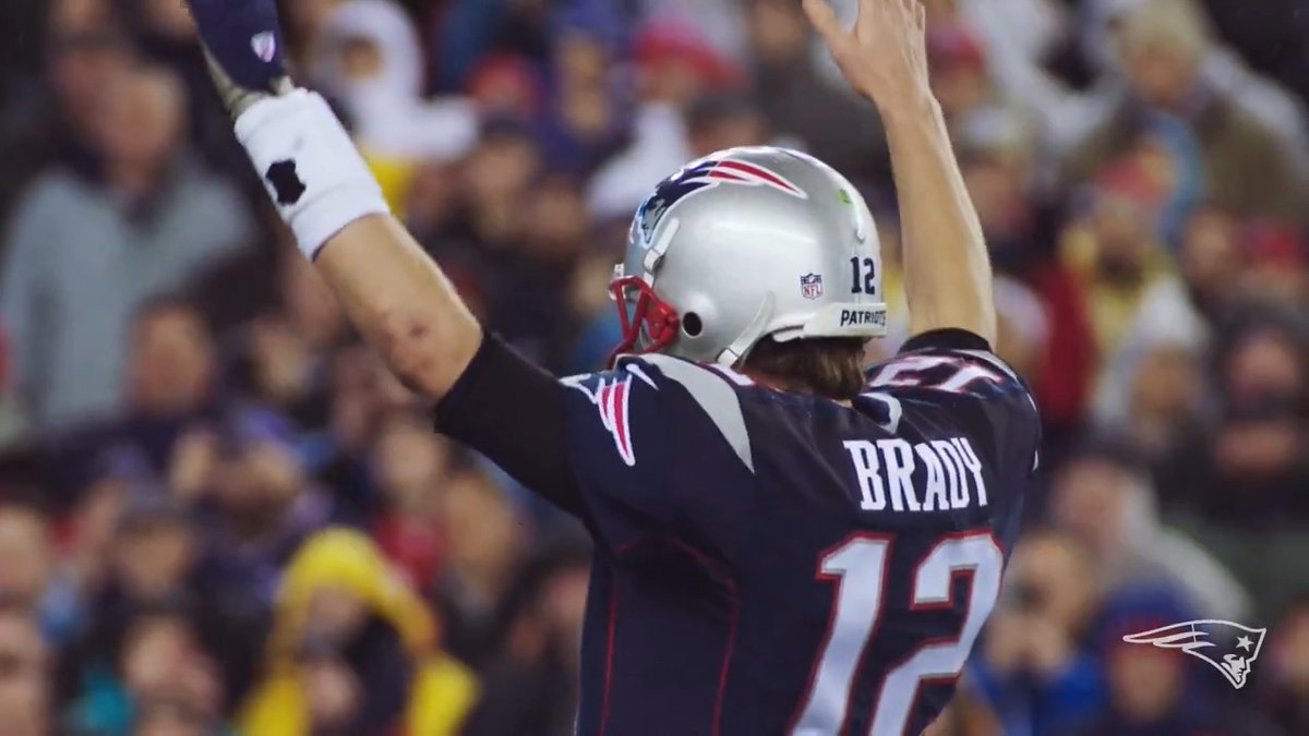 10 years ago today, Tom Brady broke the postseason passing yards record 🐐