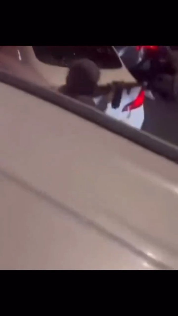 Let's check in on Los Angeles and see how it's going... Murder on the side of the road; exactly as expected 🤨 I'm sure he went through a background check 🤡 #CityLife #LosAngeles #LA #california #crime #decay #FailedState #democrats #Gavin #urban