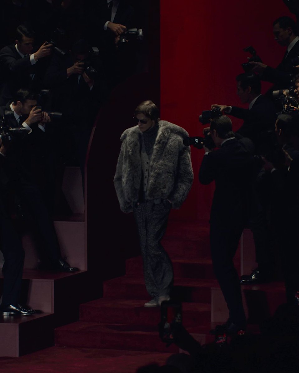PAPARAZZI Outerwear, softened and downplayed by denim and casualwear, is an integral part of #DolceGabbana's heritage, presented in a fur-free version in the #DGFW25 collection. Rewatch the show at