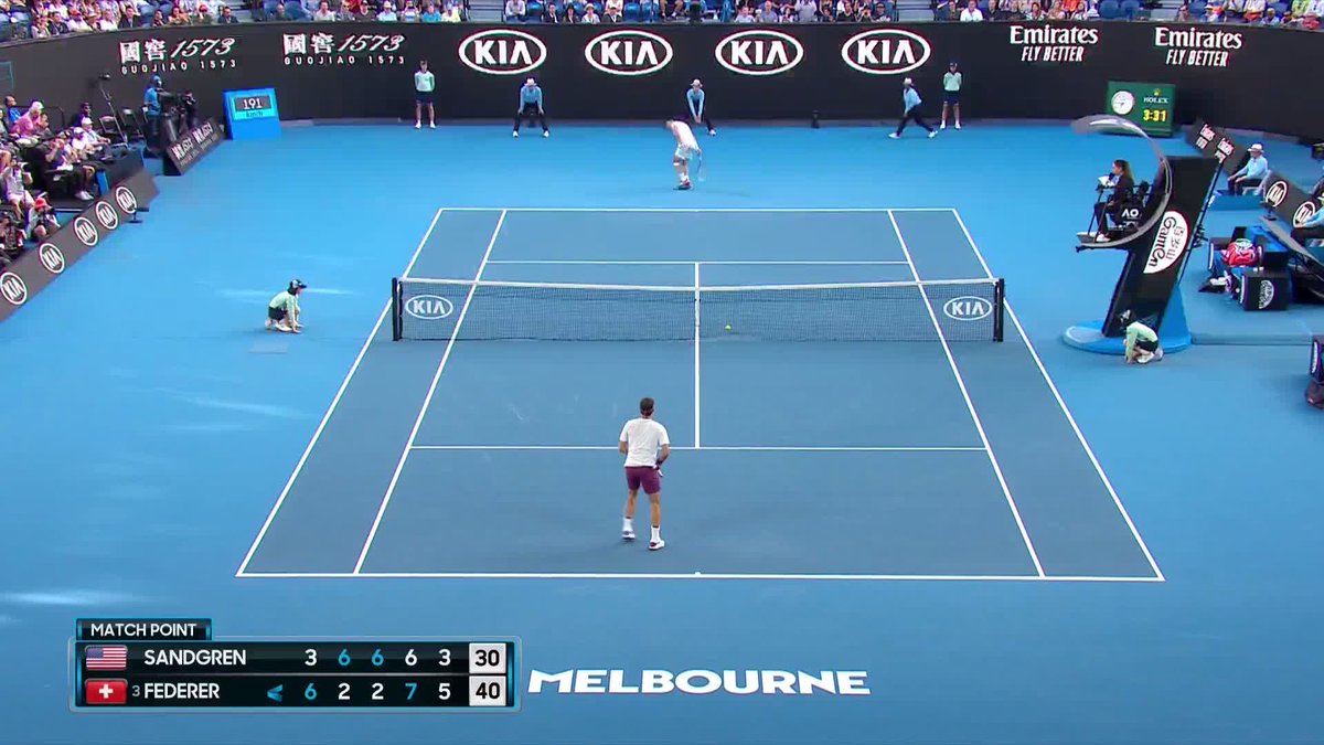 El día en que El Tenis derrotó a Tennys. Federer con 38 años pudo darle vuelta a un partido que parecía imposible. Como un Fénix 🐦‍🔥 supo renacer de sus cenizas y estando lesionado salvó 7 MP para quedarse con el partido.