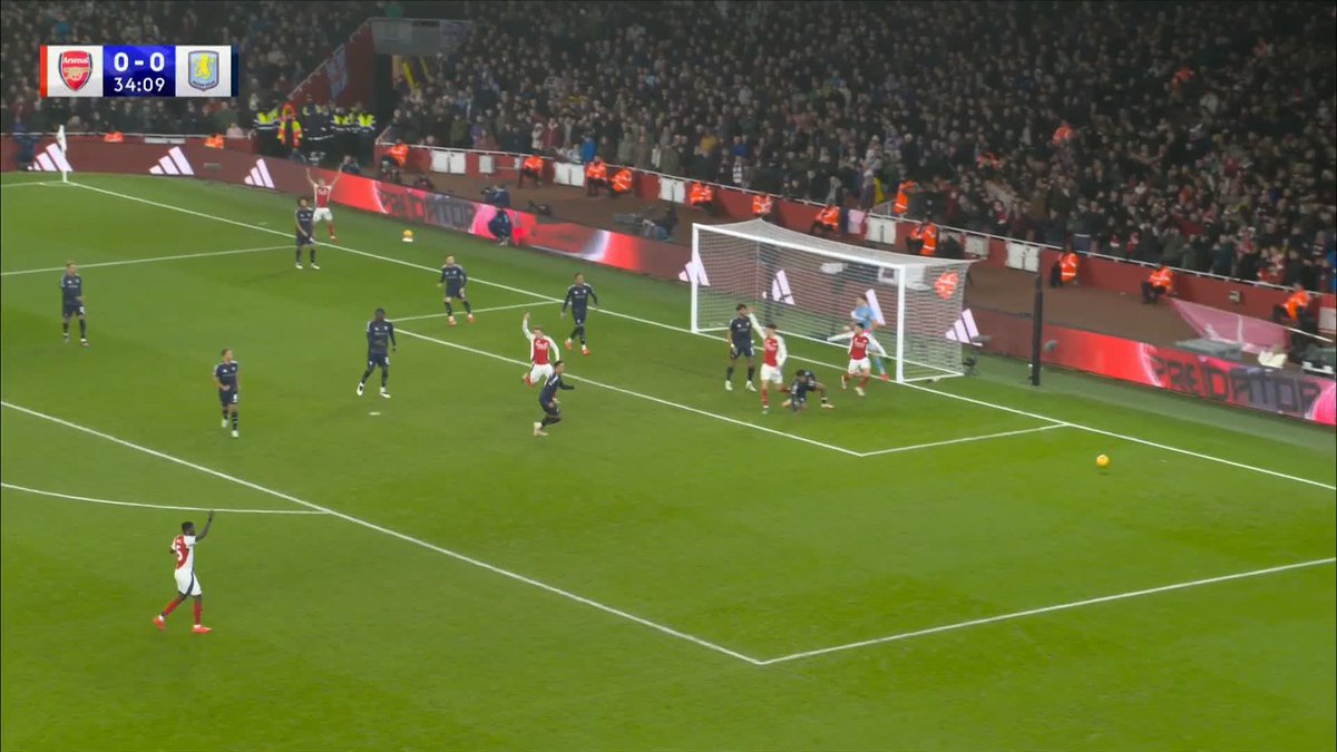 Gabriel Martinelli gets on the end of Leandro Trossard's cross to open the scoring in North London! 💥