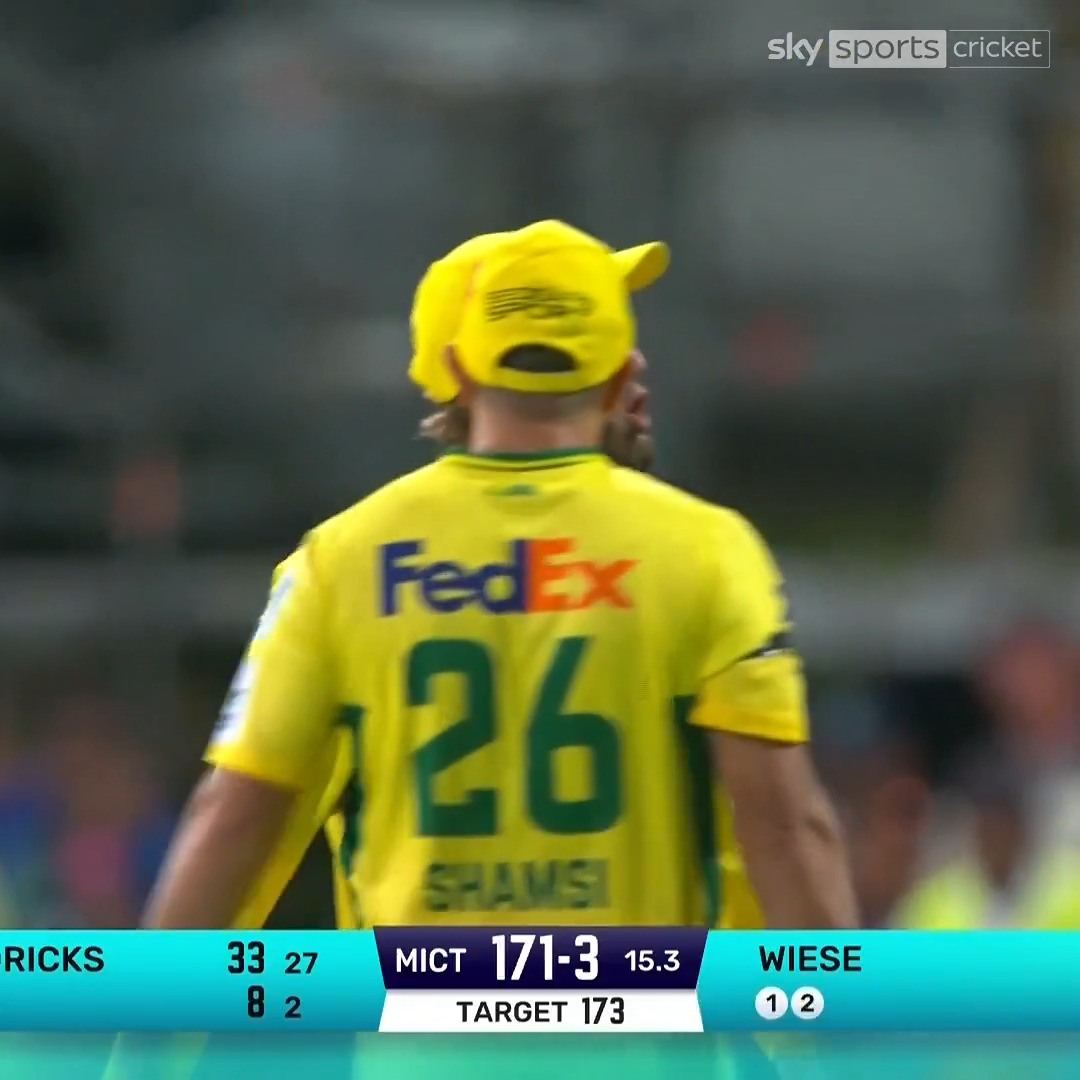 Imran Tahir hitting us with the double siuuu 💪