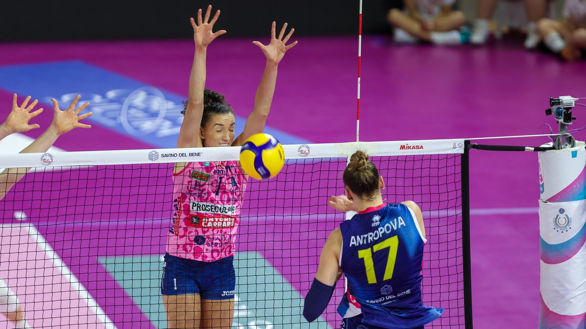GABI 🇧🇷! MVP of the leaders' clash in Lega Volley Femminile 🇮🇹, she delivered an incredible performance, scoring 16 points in Prosecco Doc Imoco Volley’s straight-set win over Savino Del Bene Volley Scandicci. Moments like this roof block! 📺 Replay on VBTV: 🏐 #LVFSerieA1 #Volleyball #Pallavolo