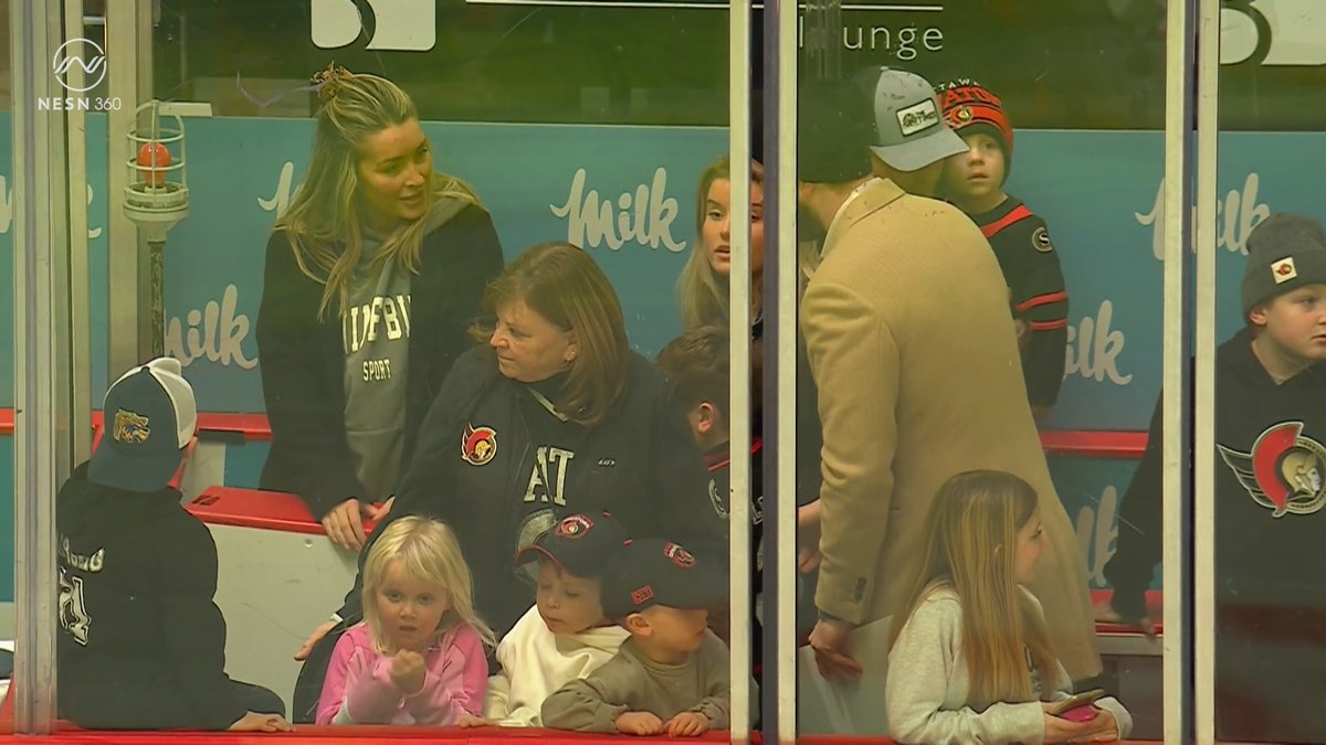 The Ullmark family brought a sign for "Uncle Sway" 🥹 Brothers for life 🖤 💛 Boston Bruins | NHL