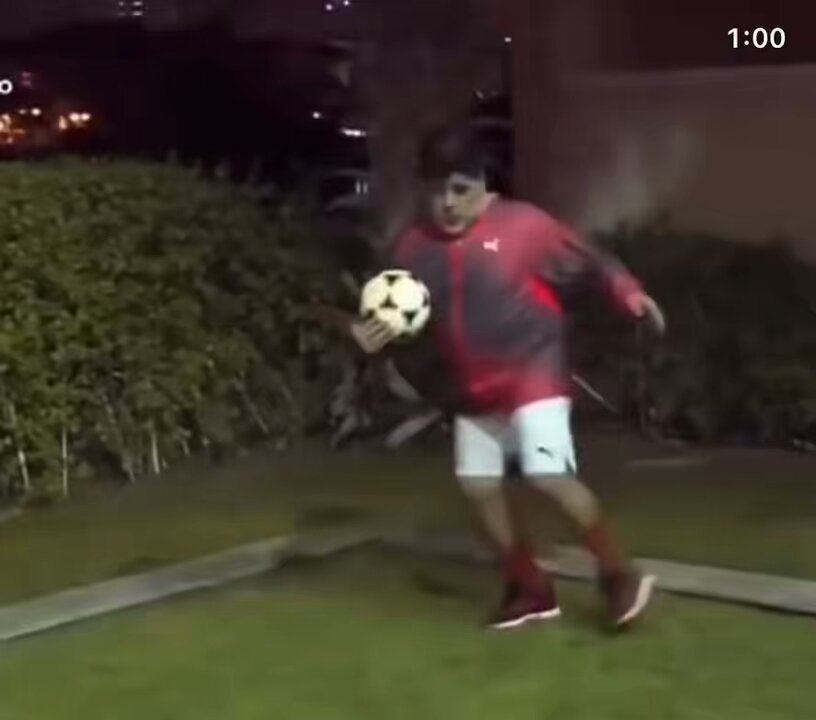 Diego jugando al futbol Tenis y bailando Maluma