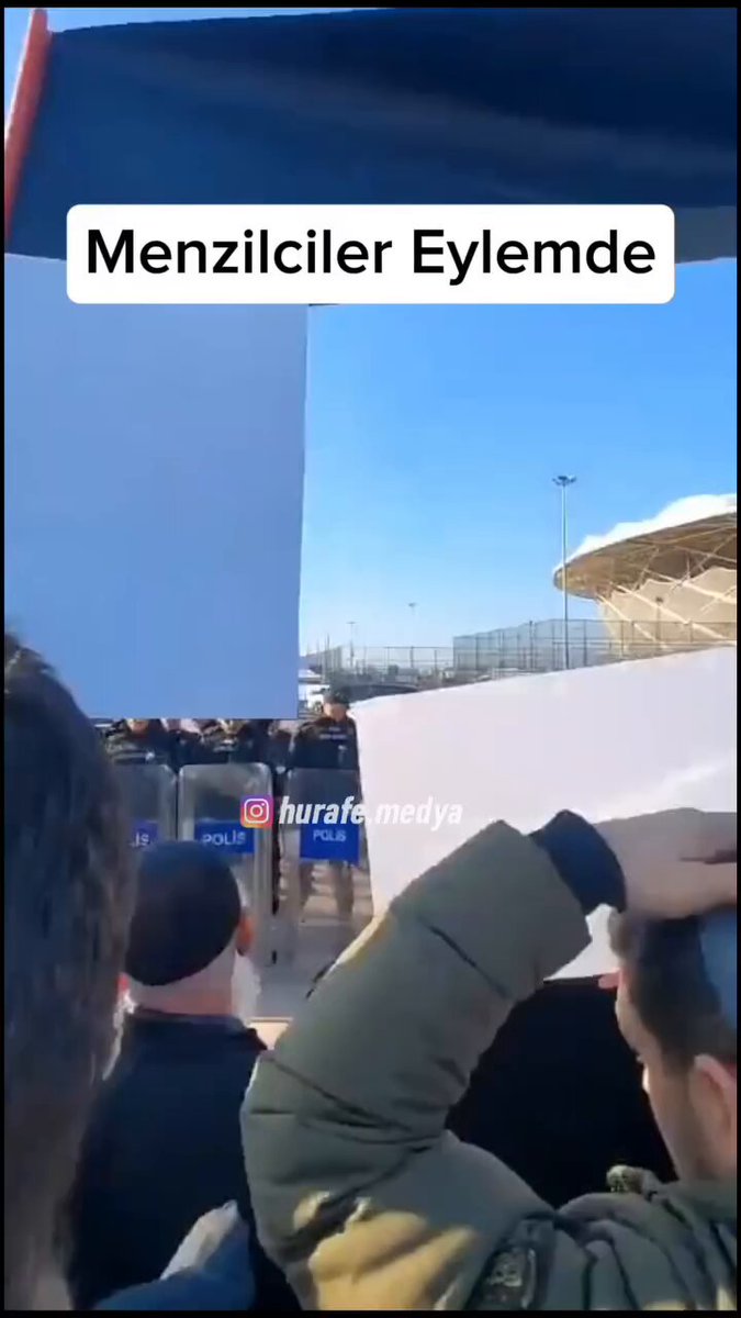 Menzil Cemaati içindeki Serhendi grubu, Semerkand grubuna karşı eylem düzenledi.