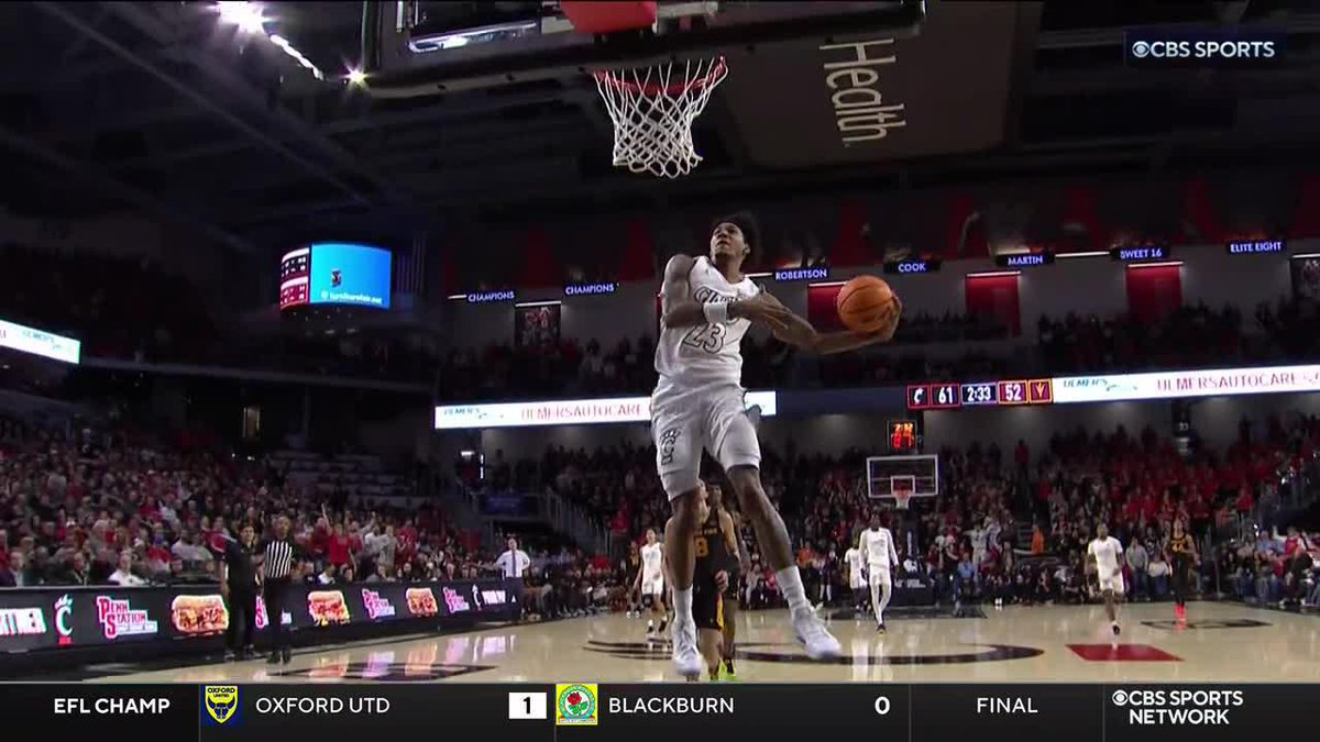 "That's dunk contest worthy." -- Avery Johnson Dillon Mitchell went soaring through the air for this jam! Cincinnati Men’s Hoops