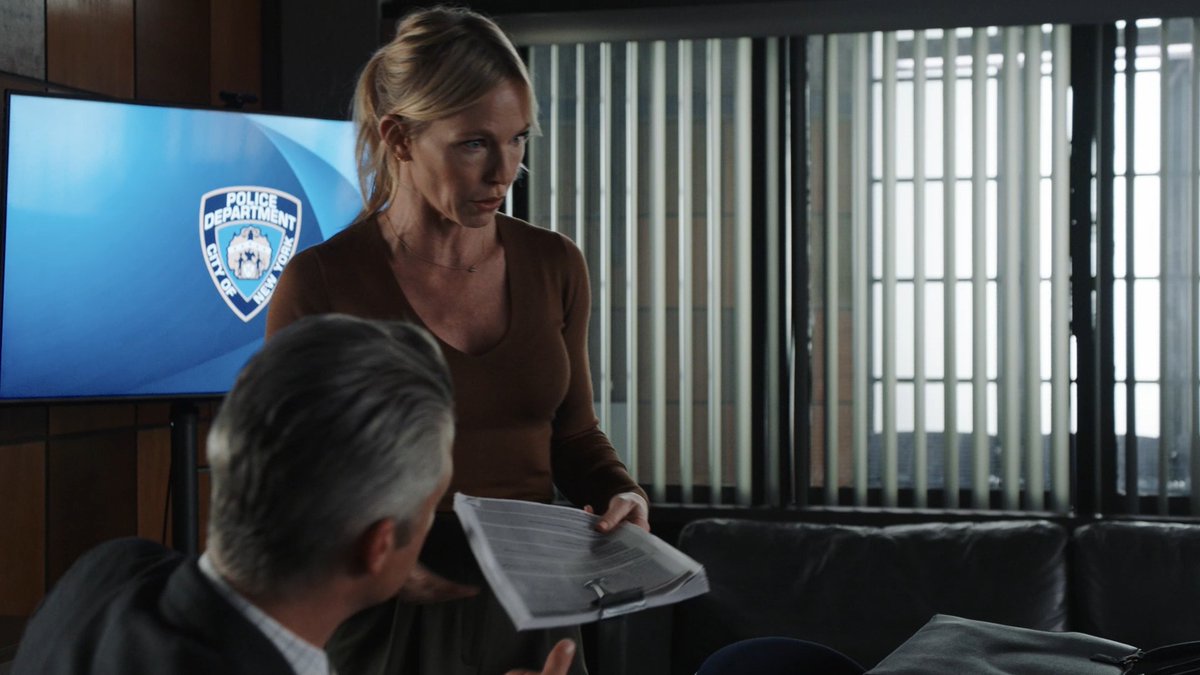 Welcome back, Rollins. 🤝 #SVU