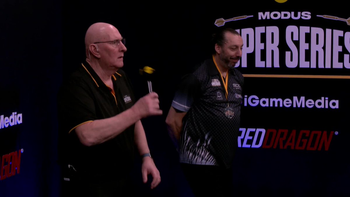 RICHIE HOWSON BECOMES THE FIRST PLAYER TO LIFT THE NEW MODUS SUPER SERIES TROPHY! 🏆 HOWSON WON 14 GAMES IN A ROW TO WIN THIS WEEK! 👏 LIFT IT HIGH RICHIE! 🦉