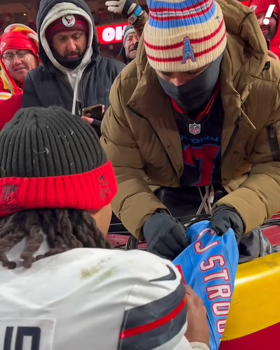 C.J. Stroud made time for fans after the loss ❤️