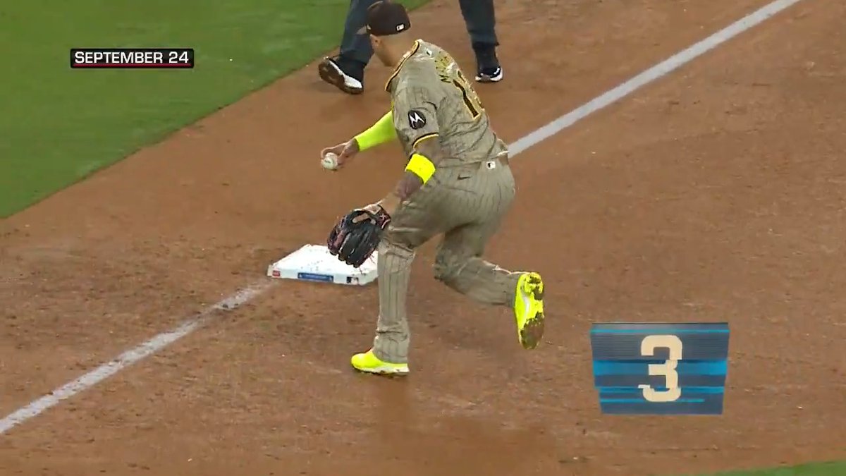 Manny Machado’s ELECTRIC triple play to end the game in LA comes in at #3 on our “Top Defensive Plays of 2024” countdown ⚡