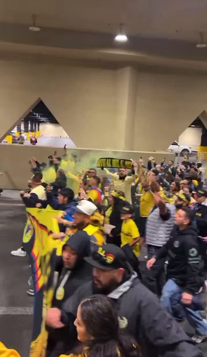 Ya va llegando el Americanismo al Allegiant Stadium para el partido entre América e Inter de Miami. IMPRESIONANTE.🦅💛