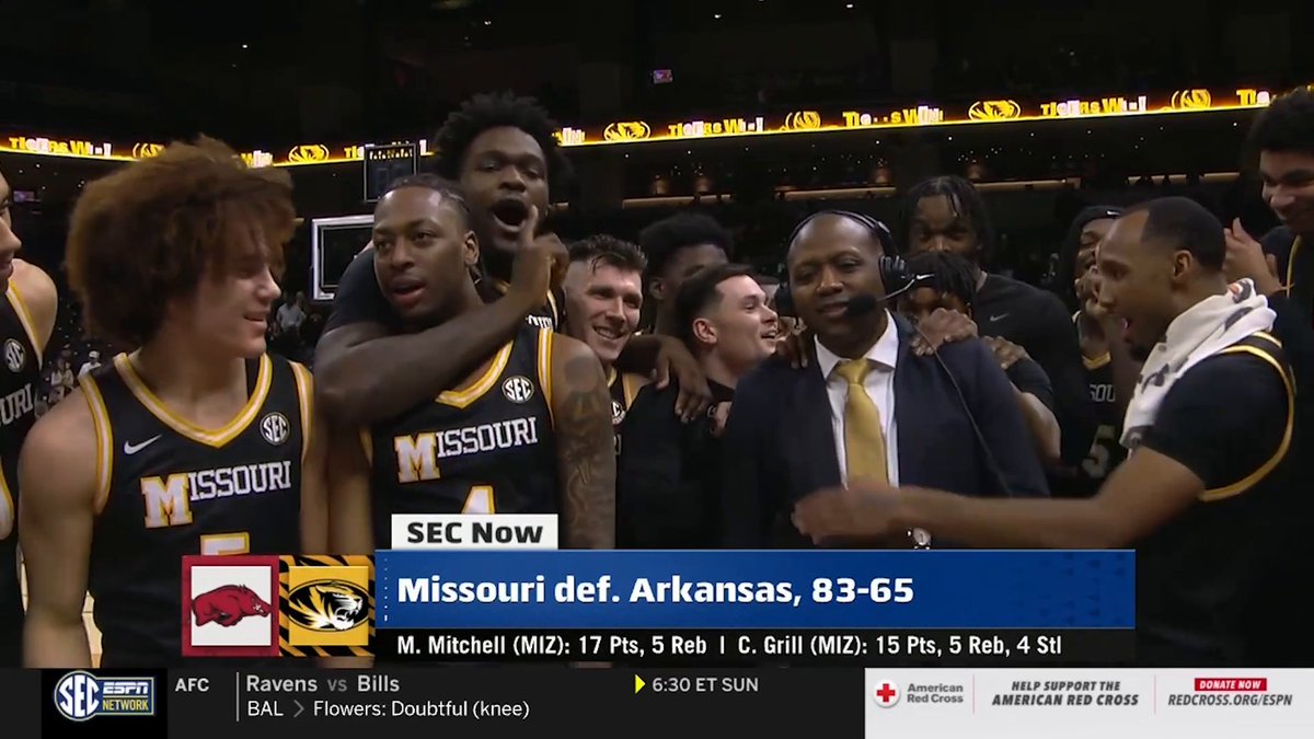 "I'm just thankful these guys allow me to coach them with my heart." Dennis Gates on his Mizzou Hoops team 💛