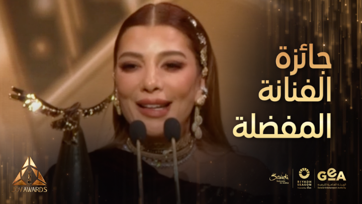 كل النجوم السوريين اللي تكرموا ذكروا بلدهم إلا #اصاله أهم شي تذكر زوجها وبتنسى بلدها عادي #JoyAwards