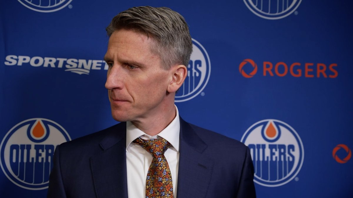 "We're down one goal & the best player in the league is getting held for 15 seconds. There's frustration that's allowed to happen." Coach Knoblauch addresses the media following tonight's 3-2 #Oilers defeat in Vancouver. Enterprise | #LetsGoOilers