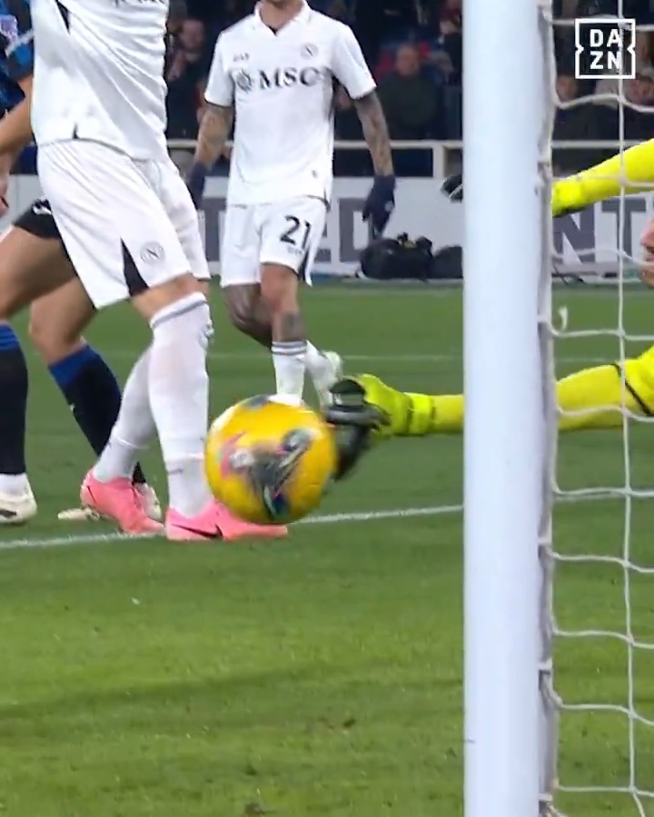 Ci sono anche le mani di Meret sulla vittoria del Napoli 🧤 Parata FONDAMENTALE su CDK sul 2-2 🙌 #AtalantaNapoli #SerieAEnilive #DAZN