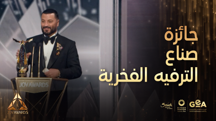 Hande Erçel, koleksiyonundan bir elbiseyle onur konuğu olarak katıldığı #JoyAwards töreninde dünyaca ünlü moda tasarımcısı Zuhair Murad'a ödülünü takdim etti. Yakışır. :)