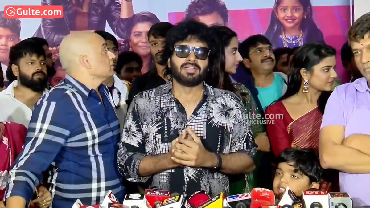 - ఈరోజుతో #F2 full run cross అయిపోయింది! - అలాగే నాకు ఇష్టమైన హీరో.. మా బాలయ్య బాబుకి కూడా #DaakuMaharaaj తో success streak continue అవుతుంది.. ఆయనకి మా శుభాకాంక్షలు! #SankranthikiVasthunam team at Jayasyam Theatre, Tirupathi. Anil Ravipudi #MeenakshiChaudhary aishwarya rajesh