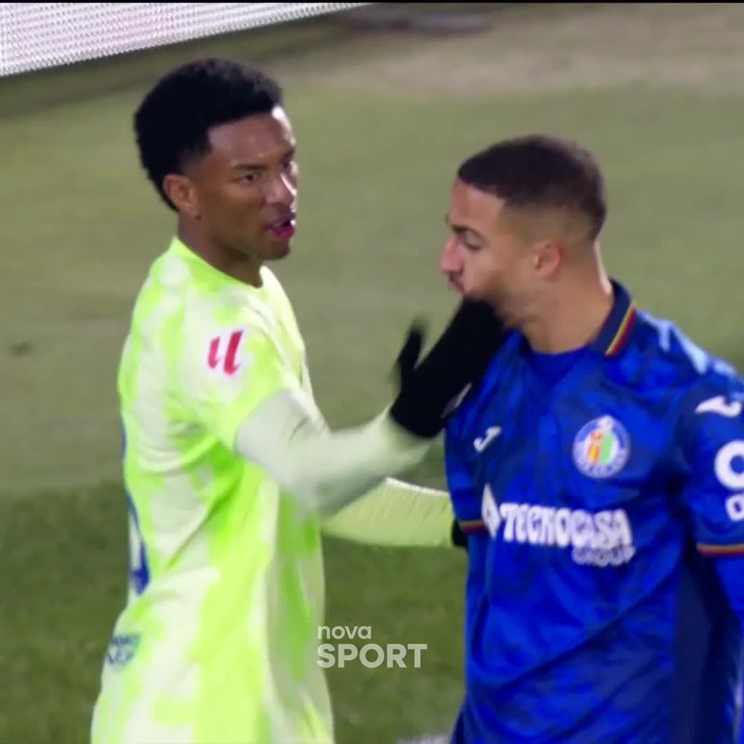 Co říkáte na tuhle "facku" v zápase Barcelony s Getafe? 🤷♂️ #NovaSport #LALIGAEASPORTS