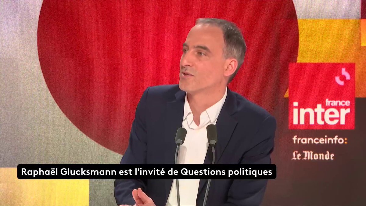 Raphaël Glucksmann : "On sait très bien que François Bayrou ne va pas porter notre projet, mais on va pousser au maximum, et ensuite on jugera; On sait que ce ne sera pas la transformation sociale et écologique que l'on porte, mais on met un pied dans la porte." #QuestionsPol
