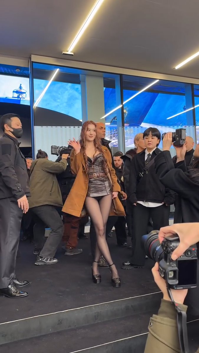 THE SCREAMS FOR SANA, PRADA'S PRINCESS IS HERE #PRADAFW25xSANA