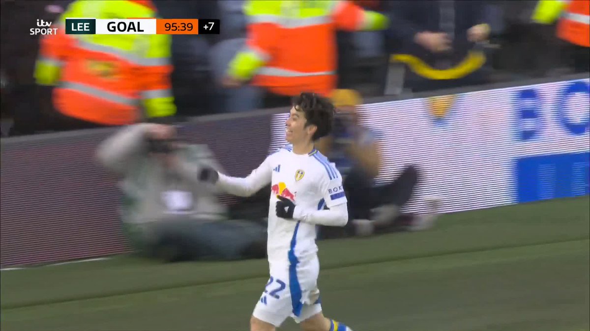 Stop that Ao Tanaka 😍 #SkyBetChampionship | Leeds United | EFL