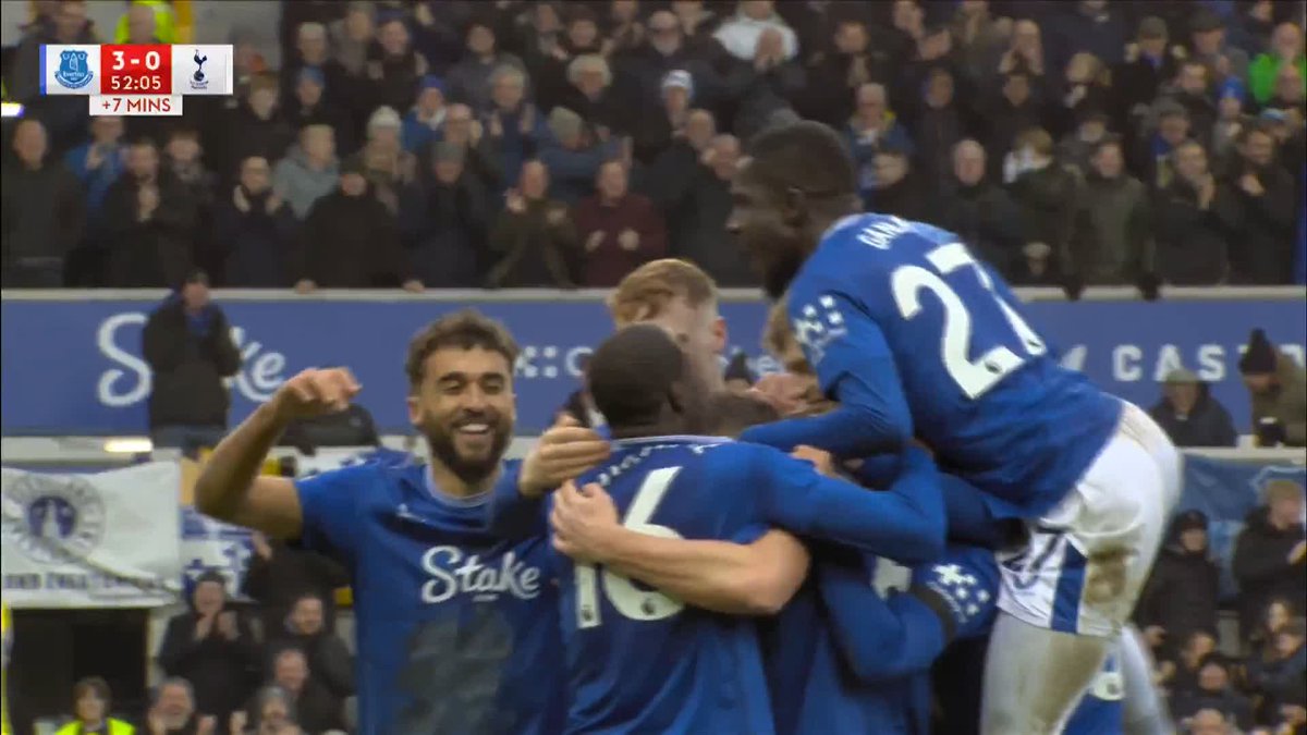 Nightmare first half for Spurs as Archie Gray puts it in his own net to make it 3-0 to Everton 🫣