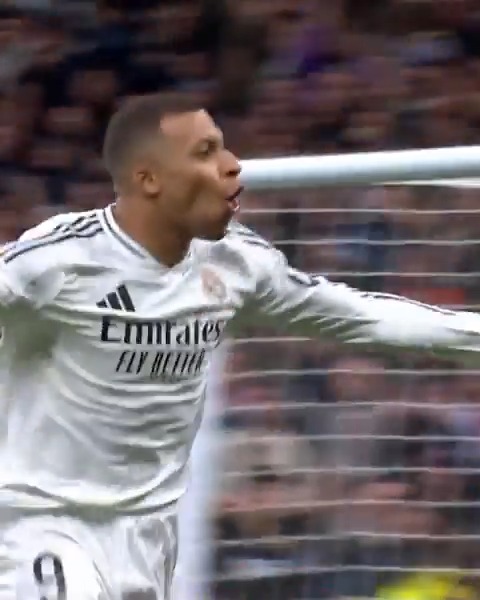 "VAMOSSSSSS" 🤍 Le visage a changé. Kylian est de retour pour faire mal. 🇫🇷🔙
