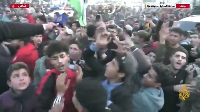"احنا رجال محمد ضيف".. هتافات المواطنين في ساحة السرايا بمدينة #غزة بعد عملية تسليم القسام للأسيرات الإسرائيليات إلى الصليب الأحمر #حرب_غزة #الأخبار