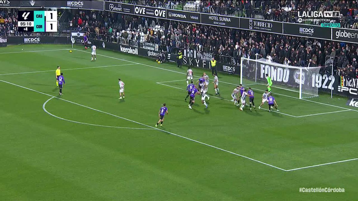 Sei bella come un gol al 90. El Córdoba CF se lleva los 3 puntos de Castalia en el descuento para delirio de los seguidores blanquiverdes desplazados a Castalia. De locos.