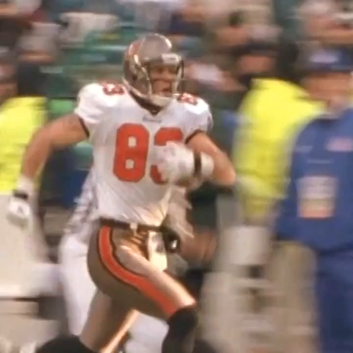 "YOU GO, JOE!" 🗣️ This catch by Joe Jurevicius in the 2002 NFC Championship will forever be etched in Buccaneers history 🙌