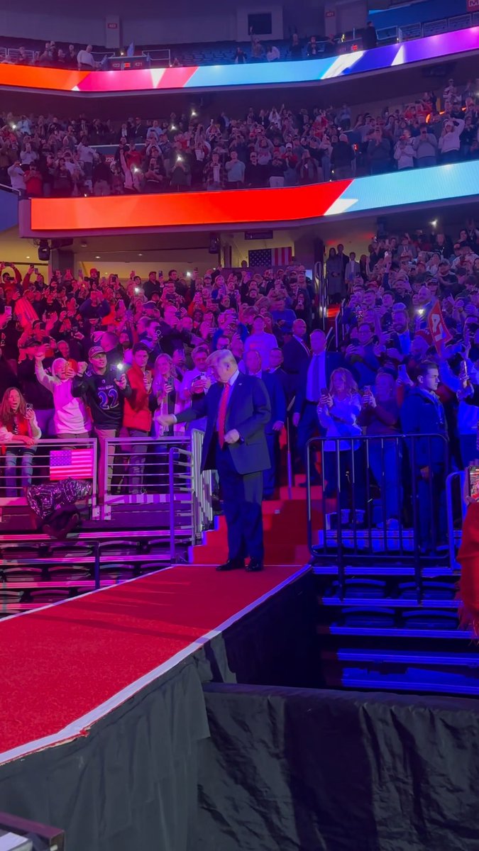 PRESIDENT TRUMP IN THE BUILDING